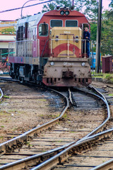 Obraz premium CAMAGUEY, CUBA - JAN 25, 2016: Train engine in the railway station in Camaguey