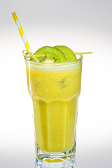 fresh kiwi smoothie in high ball