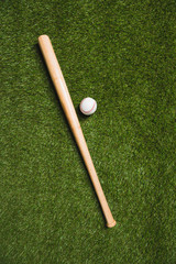 Fototapeta na wymiar top view of baseball bat and ball on grass field