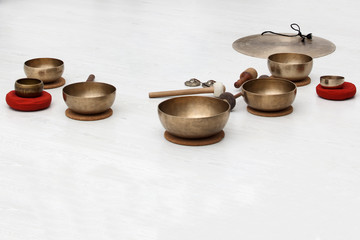 Singing bowls, om tingsha cymbals and gong