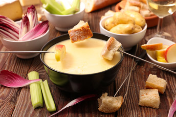 cheese fondue with vegetable and bread