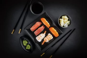 Crédence de cuisine en verre imprimé Bar à sushi Rouleaux de sushi sashimi