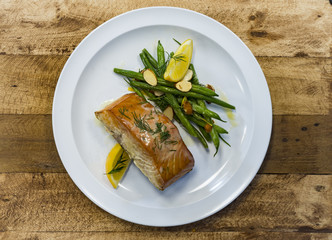 Grilled Salmon with lemon and String Beans