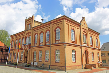 Fototapeta na wymiar Brüel: Neogotisches Rathaus (um 1850, Mecklenburg-Vorpommern)