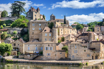 Fototapeta na wymiar The hill top village of Puy L Eveque in the Lot Valley in south east France