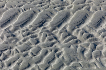 Wellenmuster am Strand