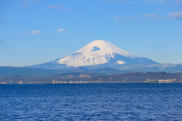 Fototapeta na wymiar 江ノ島から見る富士山_02