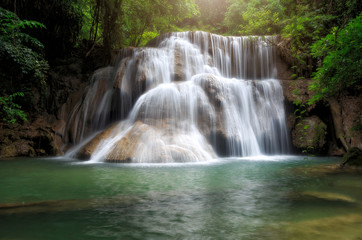 Fototapeta na wymiar Huay Mae Khamin, Paradise Waterfall located in deep forest of Thailand. Huay Mae Khamin - Waterfall is so beautiful of waterfall in Thailand, Huay Mae Khamin National Park, Kanchanaburi, Thailand.