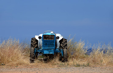 alter Traktor