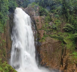 Fototapeta na wymiar waterfall 