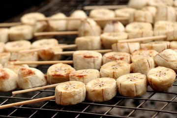 grill banana at the market