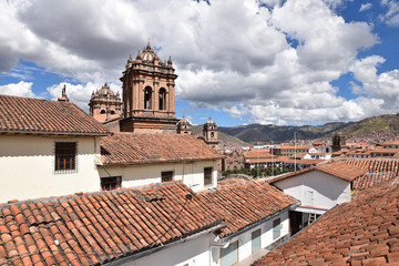 Clochers de la cathédrale baroque de Cusco au Pérou