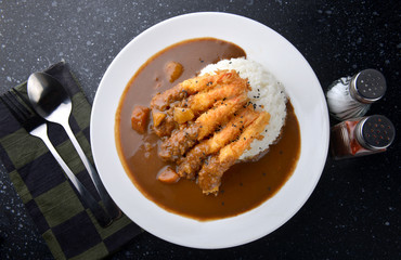 Rice with deep fried shrimp and curry.
