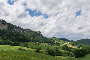 Fototapeta na wymiar Hügellandschaft in der Schweiz