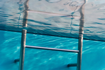 Sommer Freibad Freibadsaison schwimmen Spaß Erholung Leiter