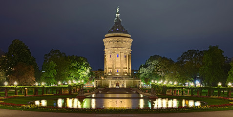 Fototapeta premium Mannheimer Wasserturm