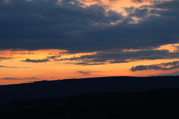 Glühender Himmel in den Harzer Bergen