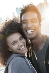 Fototapeta premium Couple enjoying scenery of Manhattan from Brooklyn Heights at sunset