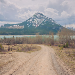 Fototapeta premium Dirt Road Leading to Barrier Lake and Mount Baldy