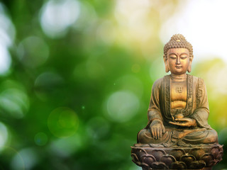 Buddha im Hintergrund