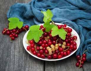 Plate with red currant