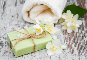 Obraz na płótnie Canvas Handmade soap and jasmine flowers