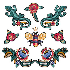 Obraz premium Embroidery floral patches with roses, lizards and bee.