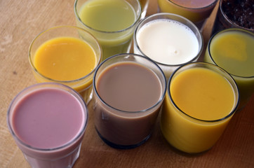 Smoothies aux fruits et milk-shakes au chocolat et au café