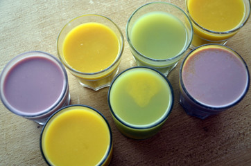 Smoothies aux fruits et milk-shakes au chocolat et au café