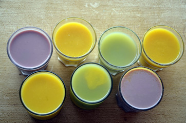 Smoothies aux fruits et milk-shakes au chocolat et au café