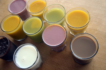 Smoothies aux fruits et milk-shakes au chocolat et au café