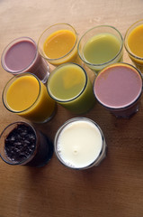 Smoothies aux fruits et milk-shakes au chocolat et au café