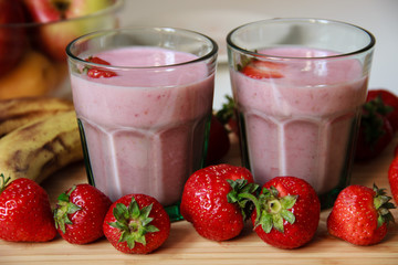 A healthy lunch smoothies with strawberries and banana