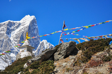 stupa amadablam summit from everest trek