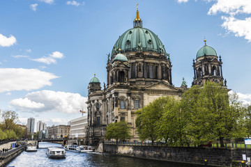 Fototapeta na wymiar The Berlin Cathedral (Berliner Dom) in Berlin, Germany