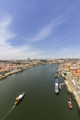 Obraz premium Porto landscape view over Douro River and tradicional Rabelo boats, on a summer day, Portugal.