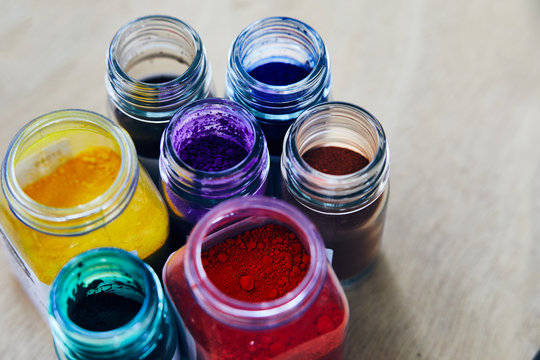 Pigmenti colorati dettaglio su legno