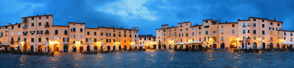 Fototapeta na wymiar Piazza dell Anfiteatro night panorama