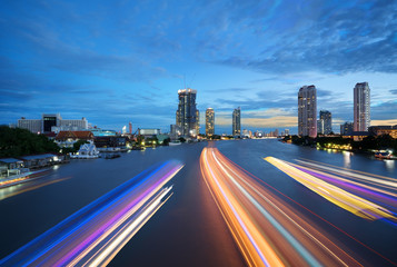 Obraz premium Beautiful cityscape of Bangkok viewing traffic on Chao Phraya river in twilight from Taksin Bridge , Thailand