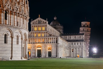 Leaning tower cathedral in Pisa night