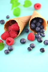 Waldbeeren in Eiswaffeln