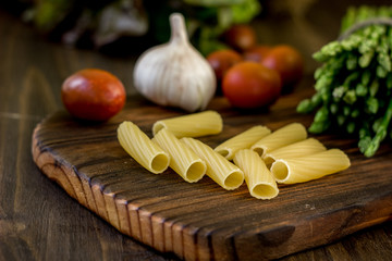Pasta, asparagus and other vegetables