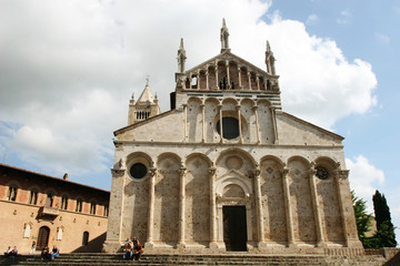 Frühromanischer Dom Santa Cerbone in der Toskana