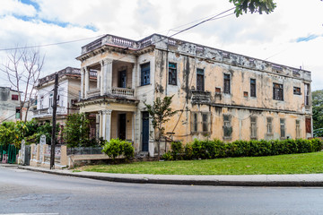 Fototapeta na wymiar Dilapidated building in Havana, Cuba