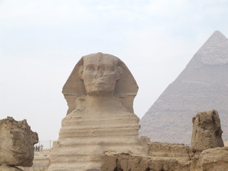 Fototapeta na wymiar esfinge giza pyramids