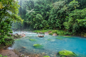 Naklejka premium Niebieska kwaśna woda Rio Celeste