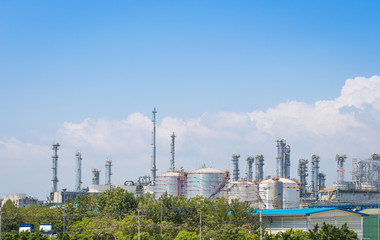 Big structure of oil refinery plant in day time