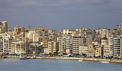 Fototapeta na wymiar Embankment in Sliema (Tas-Sliema). Malta island