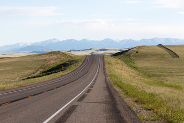 Fototapeta premium Montana highway and mountains