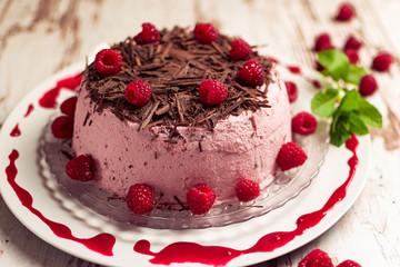 Beerentorte auf Tortenplatte